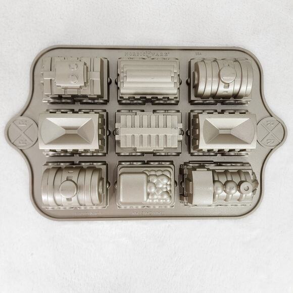 Nordic Ware Train Cake Pan Williams Sonoma Gold. 5 Cups. Made in the USA EUC - Picture 1 of 11